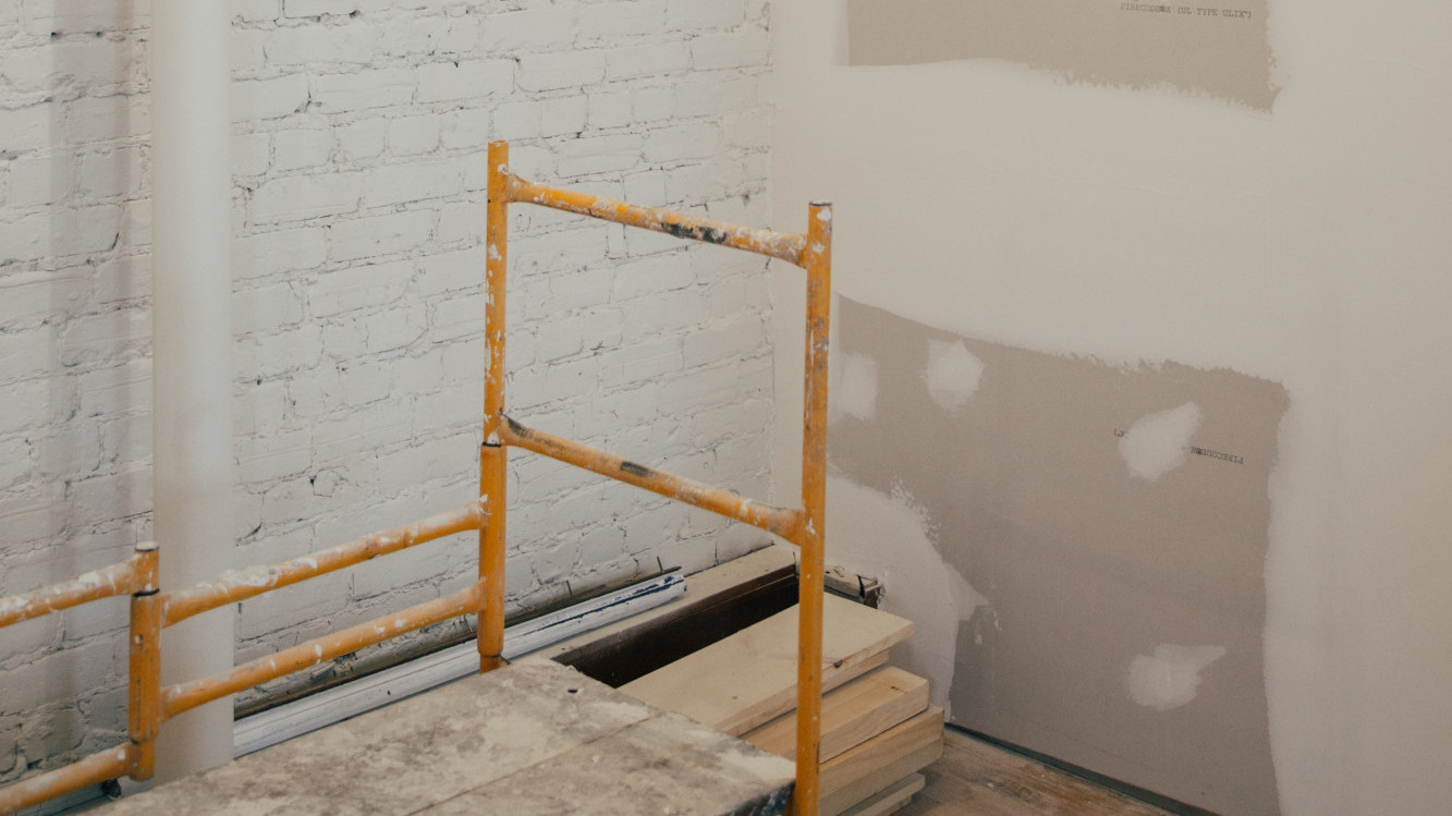 charlesdeluvio-DH-FZZ7kM5c-unsplash